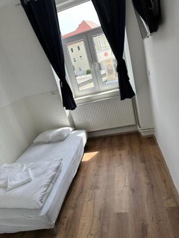 Gostilna In Apartmaji Zlati Lev - Maribor Ngoại thất bức ảnh
