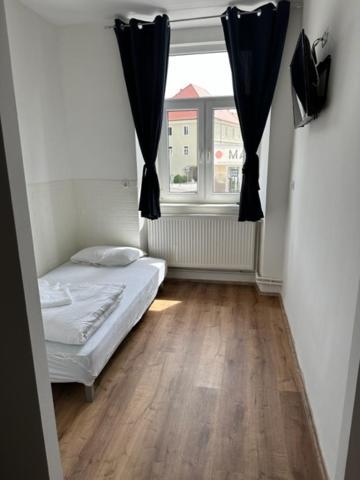 Gostilna In Apartmaji Zlati Lev - Maribor Ngoại thất bức ảnh
